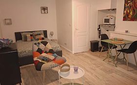 studio cosy meublé, terrasse et patio pour vélo